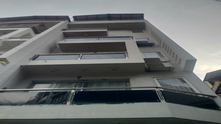 Cho thuê nhà KD VĂN PHÒNG, KẾT HỢP Ở LẠI Lạc Long Quân - Tây Hồ 55m x 6tầng, lô góc  , ô tô đỗ cửa